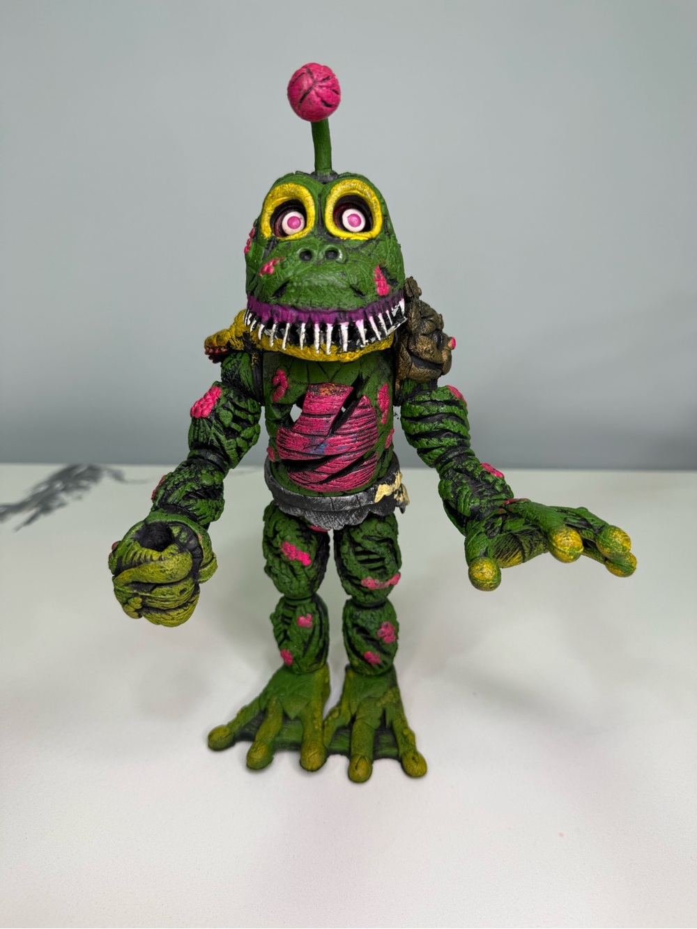 TWISTED Happy Frog Figure Animatronic Five Nights At Freddy’s
